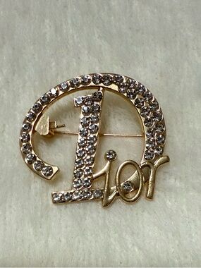 Elegant Gold and Crystal Pin Brooch D Style